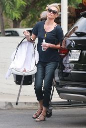 Charlize Theron Shopping at Bristol Farms in Los Angeles, September 2015