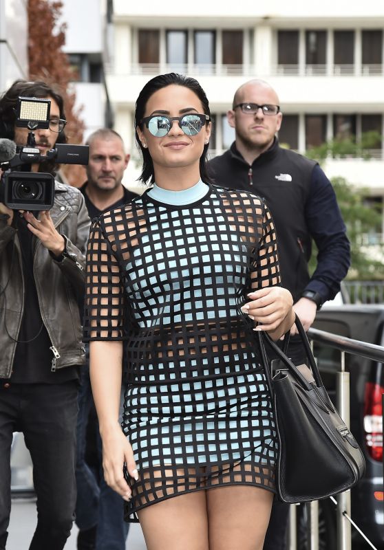 Demi Lovato Style - Out in Paris, September 2015 • CelebMafia