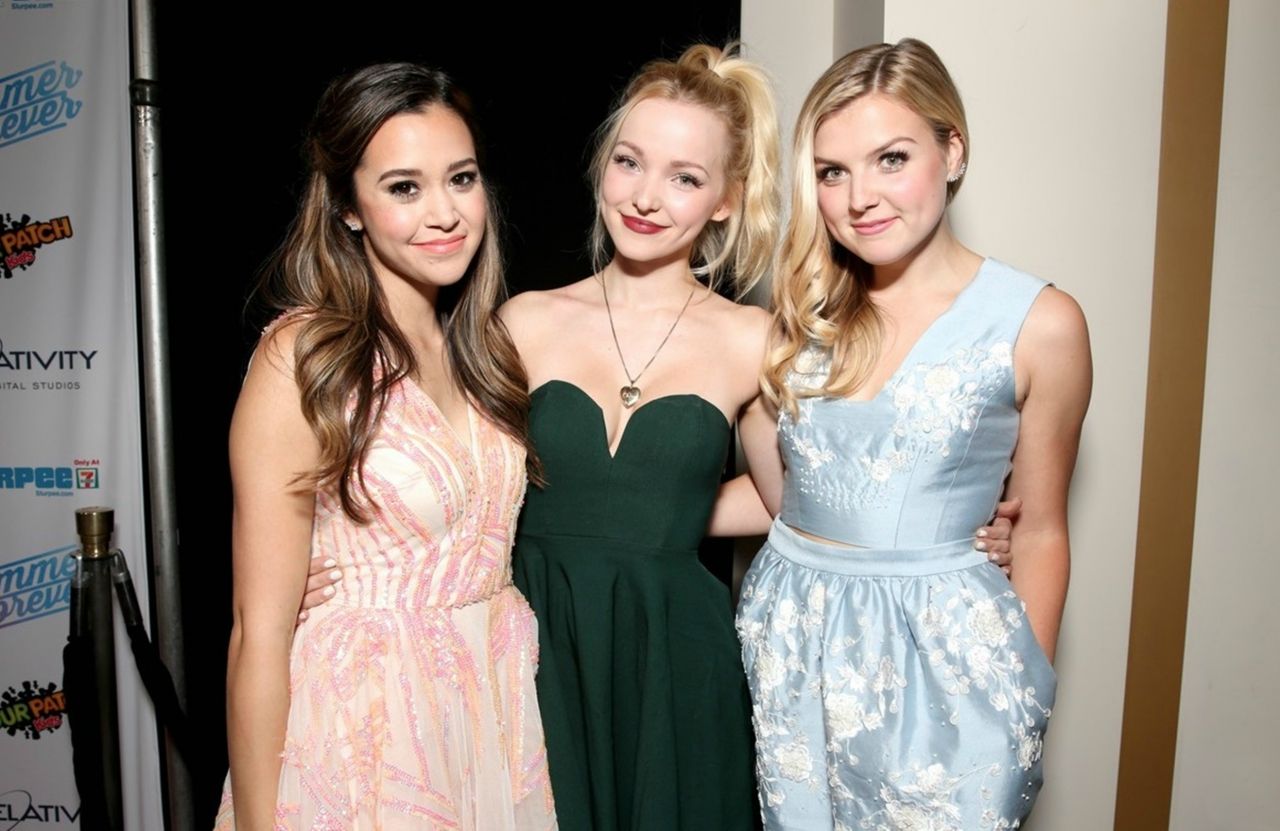 dove-cameron-summer-forever-premiere-in-los-angeles_4.