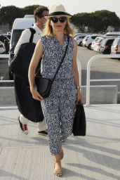 Elizabeth Banks Arrives at the Lido for the 72nd Venice Film Festival