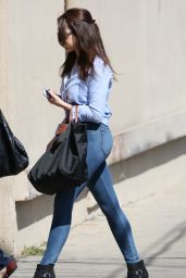 Elizabeth Gillies Booty in Jeans - Arriving at Jimmy Kimmel Live! in Hollywood, September 2015