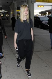 Elle Fanning Airport Style - Pearson International Airport in Toronto, September 2015