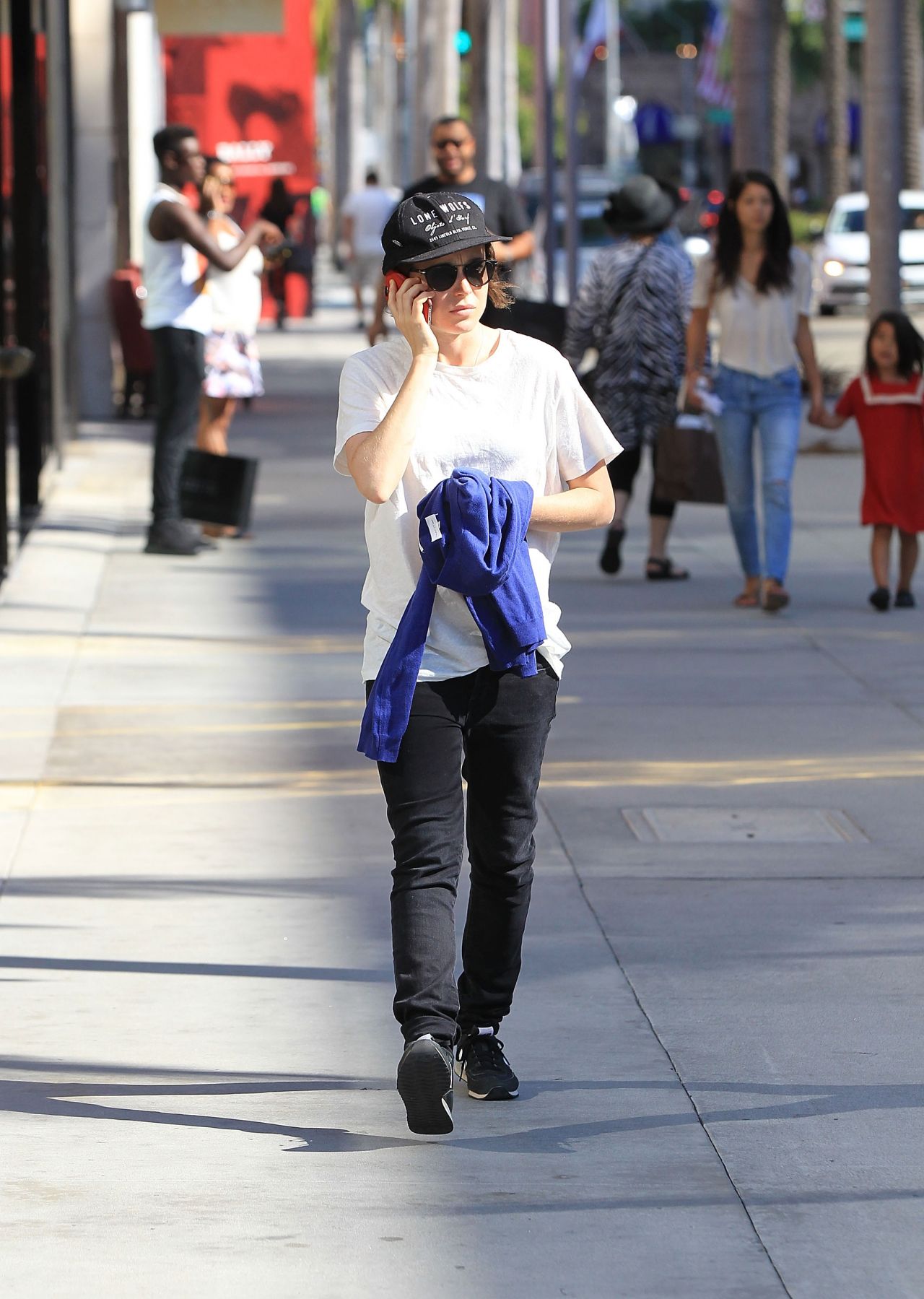 Ellen Page Casual Style Out In La September 2015