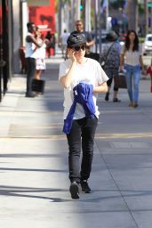 Ellen Page Casual Style - Out in LA, September 2015
