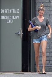 Gisele Bundchen Booty in Shorts - TB12 Sports Therapy Center in Foxborough