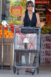 Halle Berry - Grocery Shopping in Beverly Hills, September 2015