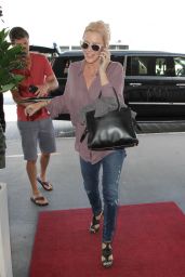 Jenny McCarthy Airport Style - at LAX, September 2015