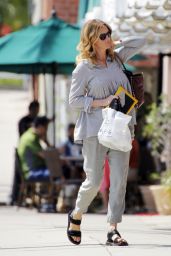 Julia Roberts Casual Style - Out in Los Angeles, September 2015