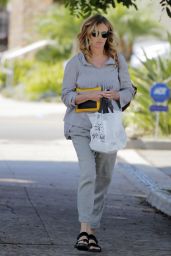 Julia Roberts Casual Style - Out in Los Angeles, September 2015