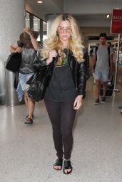 Kesha at LAX Airport, September 2015