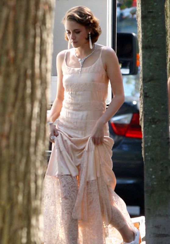 Kristen Stewart on the Set of a Woody Allen film in New York City, September 2015