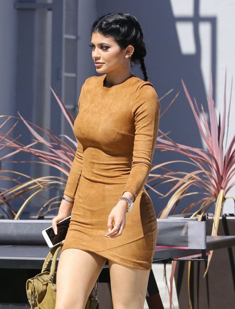 Kylie Jenner Flaunts Her Curves in Skin Tight Dress - Going to Smashbox ...