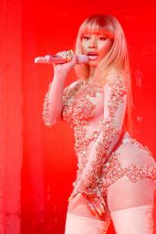 Nicki Minaj - Preforming at the Givenchy Party - Milan Fashion Week S/S 2016