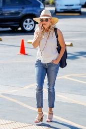 Reese Witherspoon  Casual Style - Los Angeles, September 2015