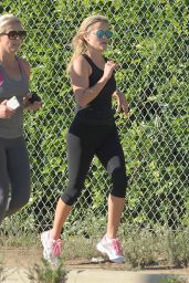 Reese Witherspoon Jogging in Santa Monica, September 2015
