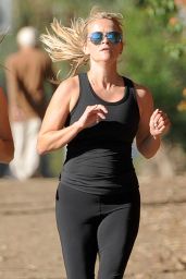 Reese Witherspoon Jogging in Santa Monica, September 2015