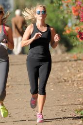 Reese Witherspoon Jogging in Santa Monica, September 2015