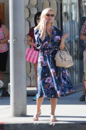 Reese Witherspoon Street Fashion - Out in Los Angeles, September 2015