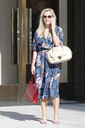 Reese Witherspoon Street Fashion - Out in Los Angeles, September 2015