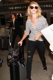 Rosie Huntington-Whiteley at LAX Airport, September 2015