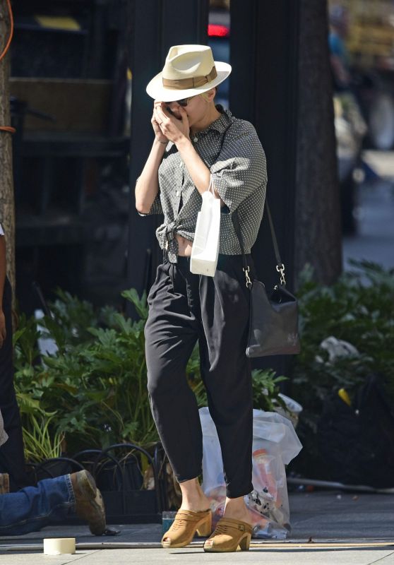 Scarlett Johansson Street Style - Shopping in NYC, September 2015