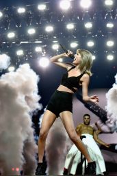 Taylor Swift - 1989 Concert in Nashville, September 2015