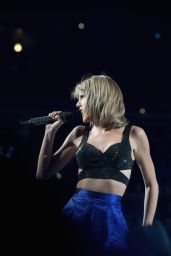 Taylor Swift Performs at 1989 Tour in Colombus Ohio, September 2015