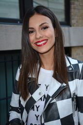 Victoria Justice - Promoting 'No Kiss List' at the Apple Store in New ...