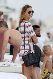 April Love Geary BIkini Candids - Enjoying a Day at the Beach in Miami, October 2015
