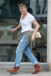 Cameron Diaz - Gets Food to Go in Hollywood, October 2015
