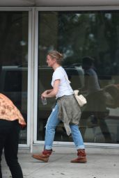 Cameron Diaz - Gets Food to Go in Hollywood, October 2015