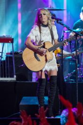 Carrie Underwood Performs on 
