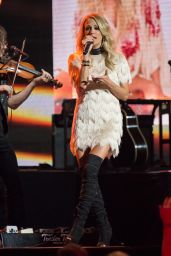 Carrie Underwood Performs on 