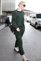 Cate Blanchett - Arrives at the Los Angeles International Airport, October 2015