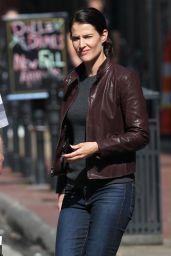 Cobie Smulders - Set of 