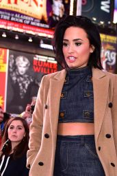 Demi Lovato - at Her Surprise Live Performance in Time Square, October 2015