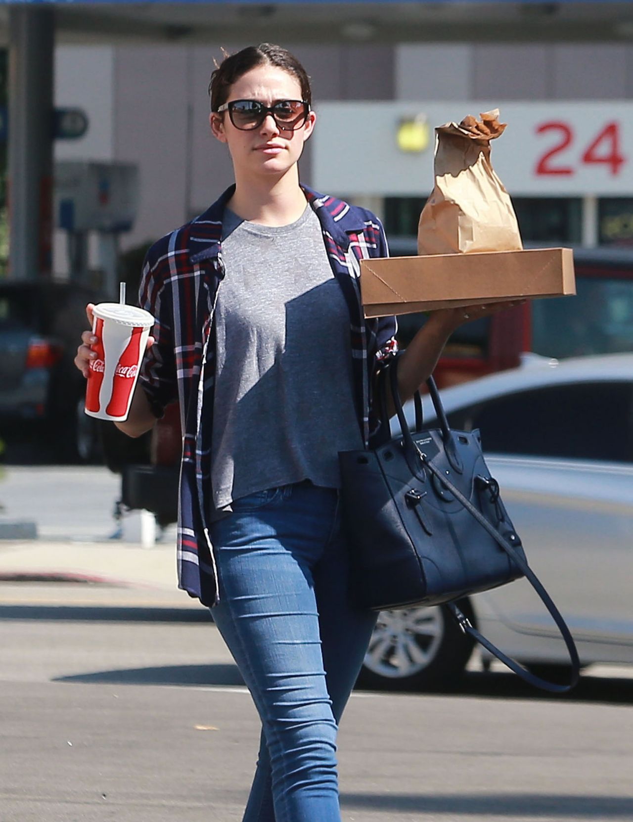Emmy Rossum - Grabbing Lunch at Hugo's Tacos at Coldwater Canyon Ave in ...