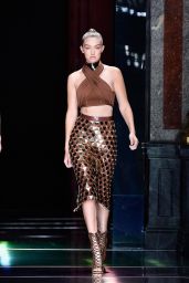 Gigi Hadid – Balmain Show at Paris Fashion Week – Womenswear S/S 2016