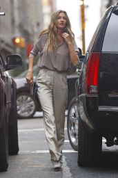 Gisele Bundchen Casual Style - Out in NYC, October 2015
