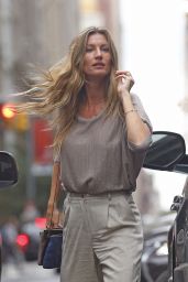 Gisele Bundchen Casual Style - Out in NYC, October 2015
