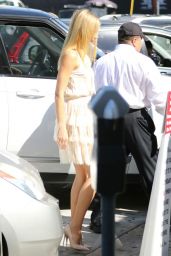 Gwyneth Paltrow - Arrives at a Restaurant in Los Angeles, October 2015