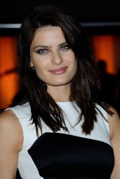 Isabeli Fontana - Arriving at the Vogue Party - Fashion Week in Paris, October 2015