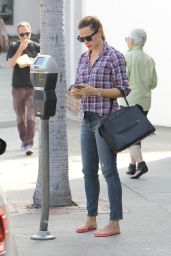 Jennifer Garner - Going to Get Her Nails Done in Los Angeles, October 2015