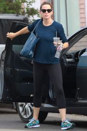 Jennifer Garner in Leggings - Out in Los Angeles, October 2015