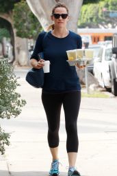 Jennifer Garner in Leggings - Out in Los Angeles, October 2015