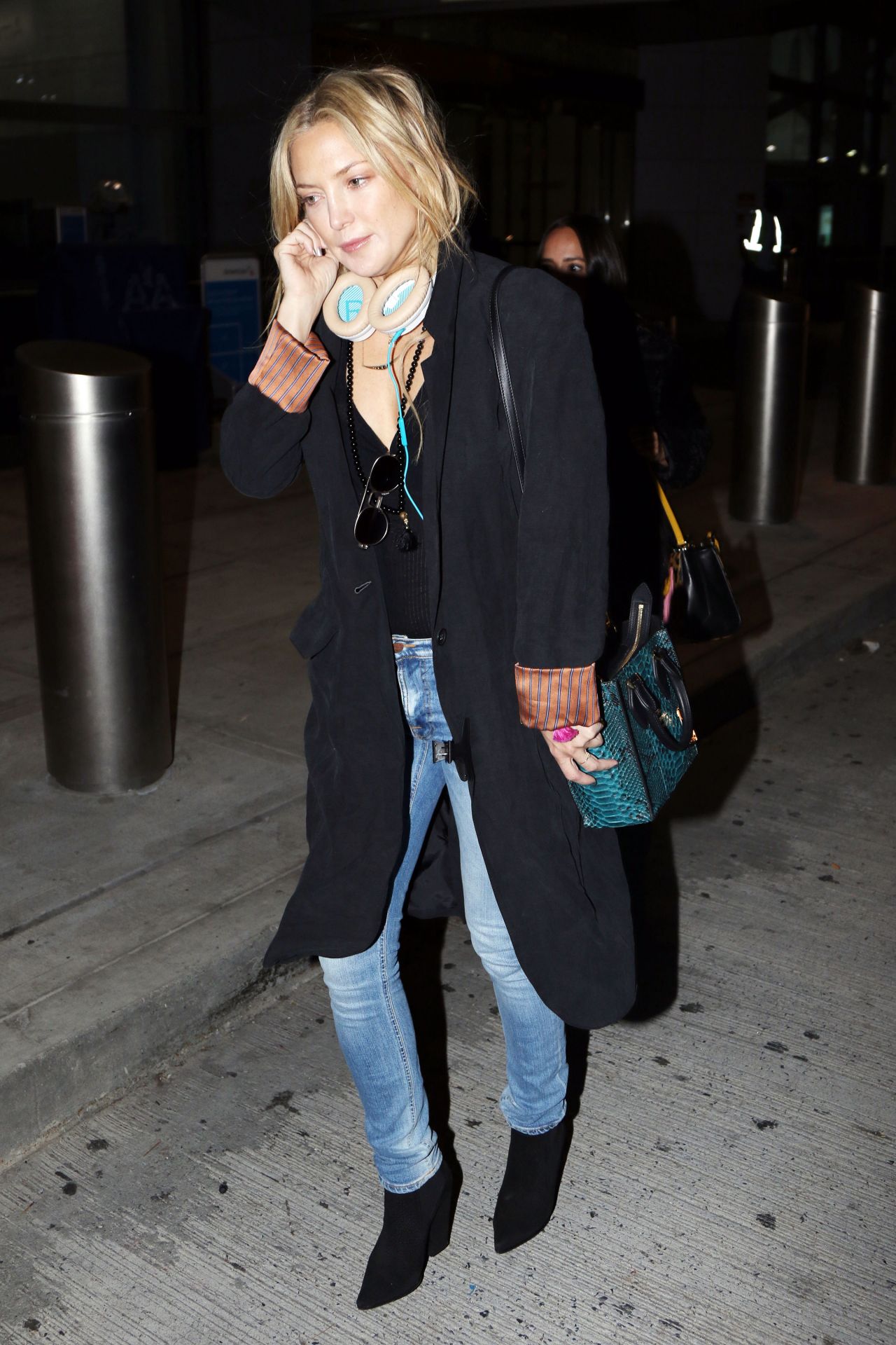 Kate Hudson at JFK Airport, October 2015 • CelebMafia