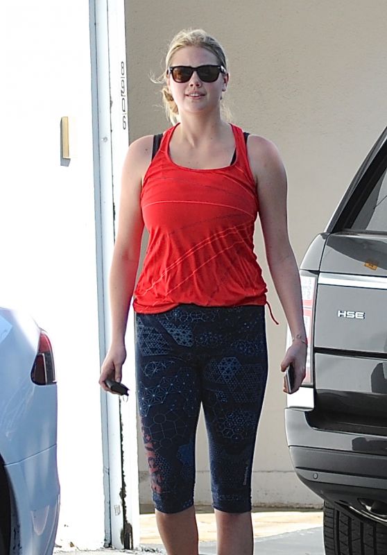 Kate Upton in Leggings - at a Gym in West Hollywood, October 2015