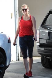 Kate Upton in Leggings - at a Gym in West Hollywood, October 2015
