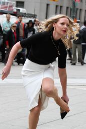 Katherine Heigl - Taking off Her Skirt While Filming a Scene for the Movie 