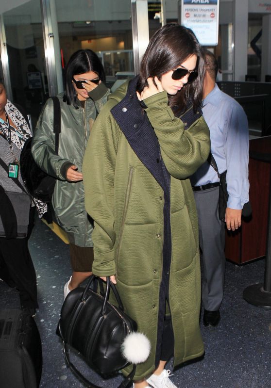 Kendall Jenner Airport Style - LAX Airport, October 2015